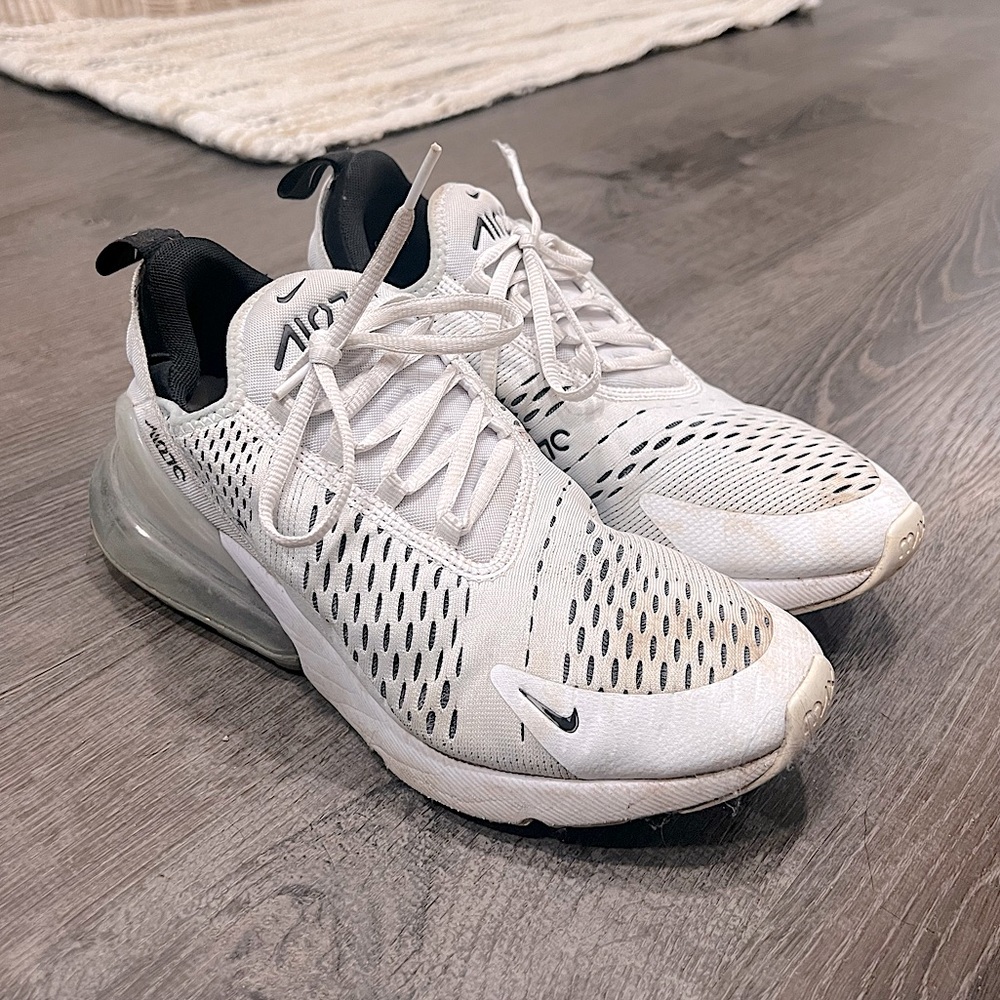 NIKE 270